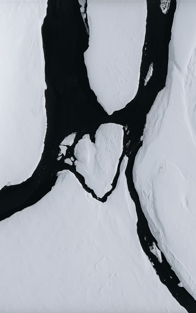 Eislandschaft in Landmannalaugar aus der Vogelperspektive